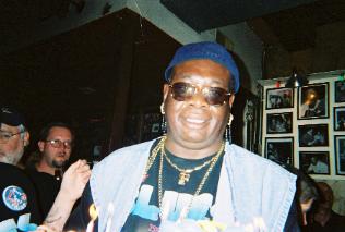 here's a familiar face..........whatz up Big Ray....................